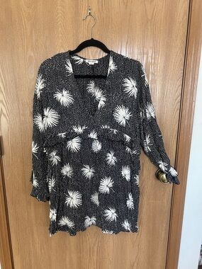 Billabong Black and White Floral Smocked-Waist Top